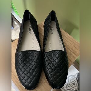 Trotters Black Quilted Flats size 8 Wide